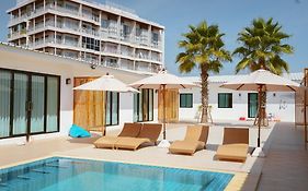 Cruises The Pool Access